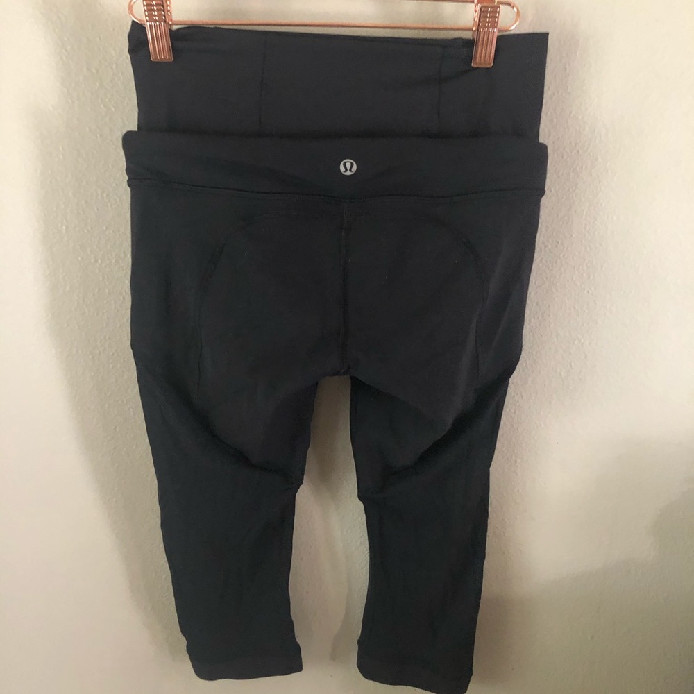EUC Lululemon Crop Black Size 4